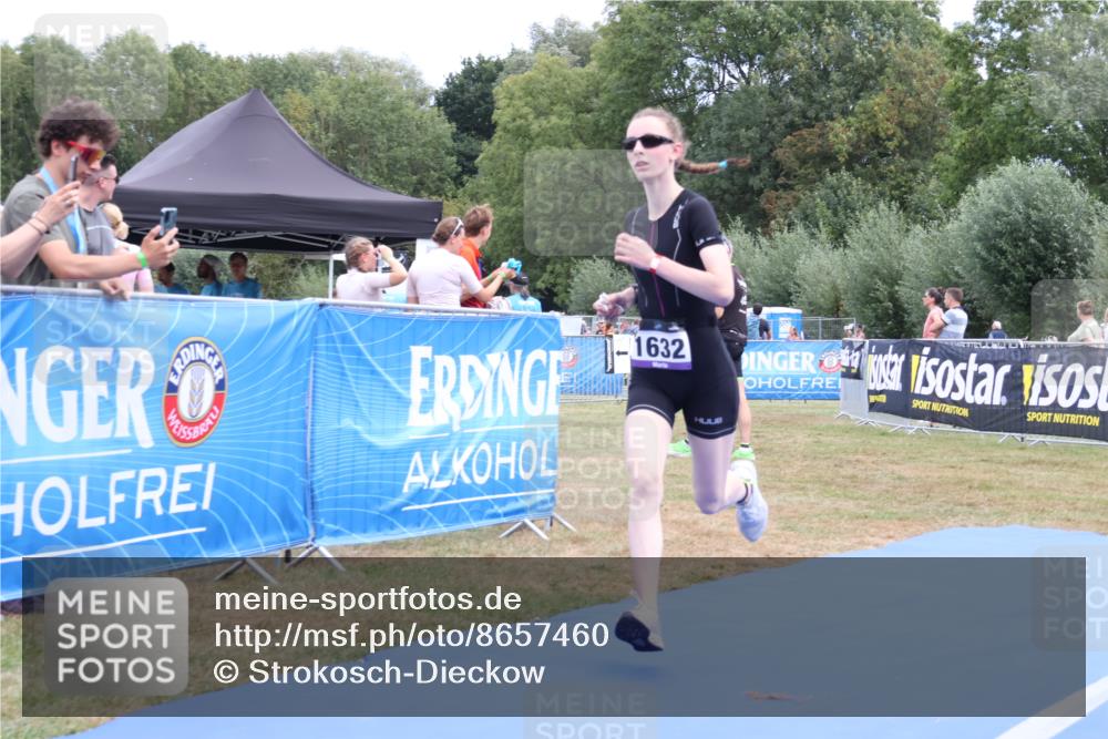 31.08.2025 - Elbe Triathlon Hamburg Strokosch-Dieckow http://msf.ph/oto/8657460 31.08.2025 12:49:03 Ziel 1632 meine-sportfotos.de
