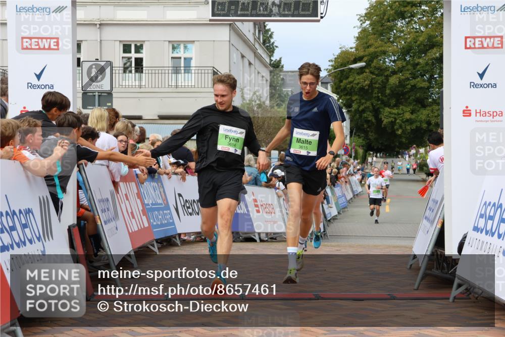 31.08.2025 - 21. Blankeneser Heldenlauf Strokosch-Dieckow http://msf.ph/oto/8657461 31.08.2025 10:54:53 Ziel 3614, 3615, 3283, 3462, 3395 meine-sportfotos.de