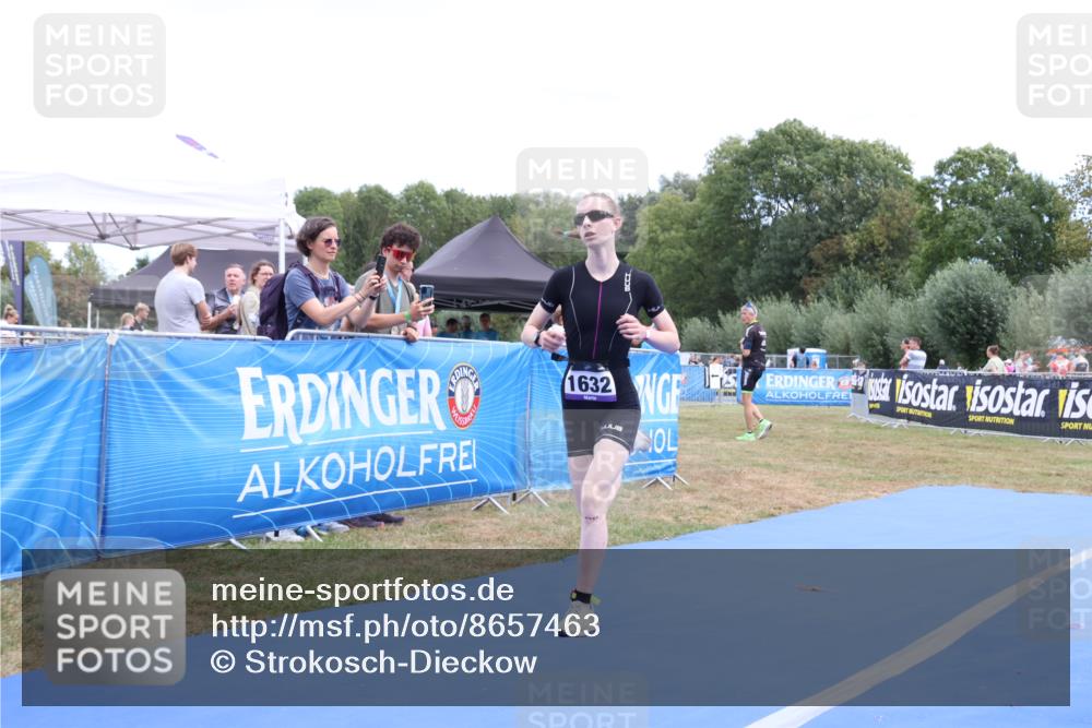 31.08.2025 - Elbe Triathlon Hamburg Strokosch-Dieckow http://msf.ph/oto/8657463 31.08.2025 12:49:03 Ziel 1632 meine-sportfotos.de