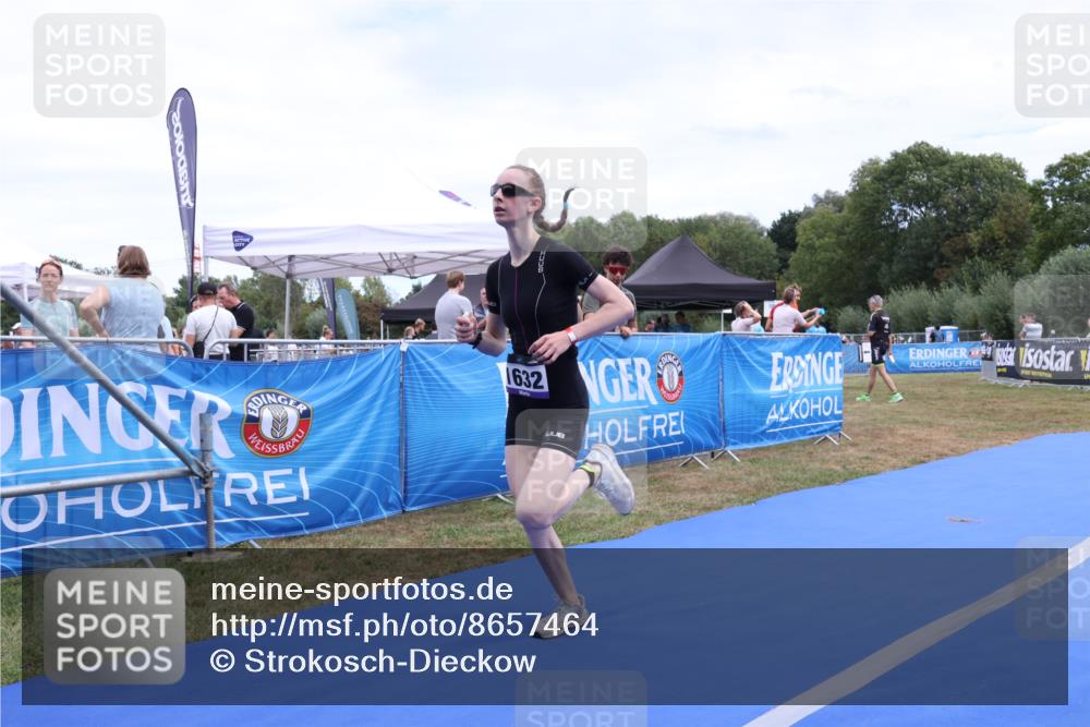 31.08.2025 - Elbe Triathlon Hamburg Strokosch-Dieckow http://msf.ph/oto/8657464 31.08.2025 12:49:04 Ziel 1632 meine-sportfotos.de