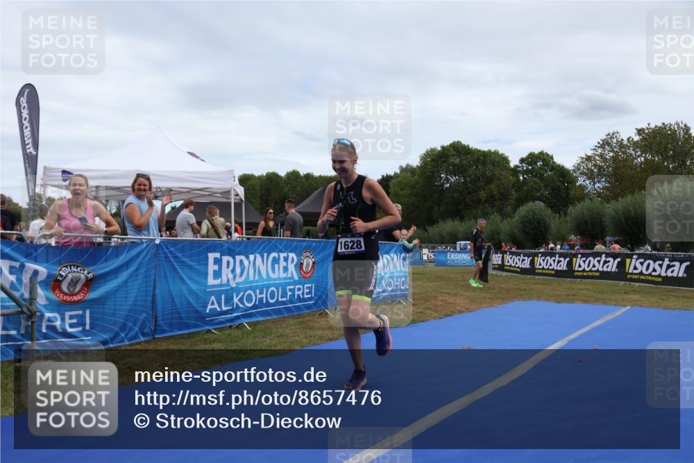 31.08.2025 - Elbe Triathlon Hamburg Strokosch-Dieckow http://msf.ph/oto/8657476 31.08.2025 12:50:30 Ziel 1628 meine-sportfotos.de