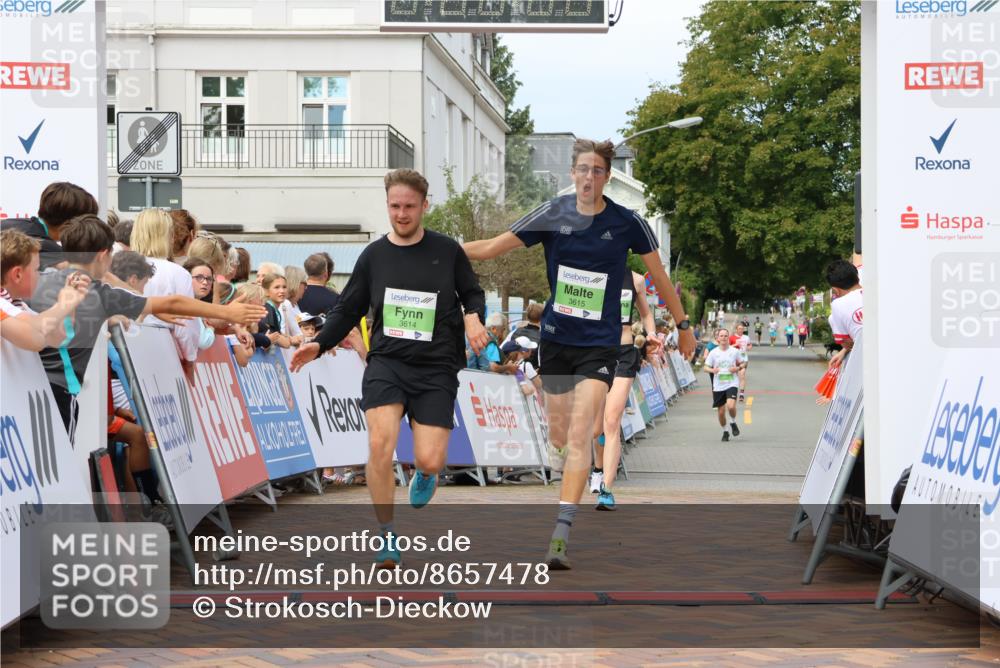 31.08.2025 - 21. Blankeneser Heldenlauf Strokosch-Dieckow http://msf.ph/oto/8657478 31.08.2025 10:54:53 Ziel 3614, 3615, 3283, 3462, 3395 meine-sportfotos.de