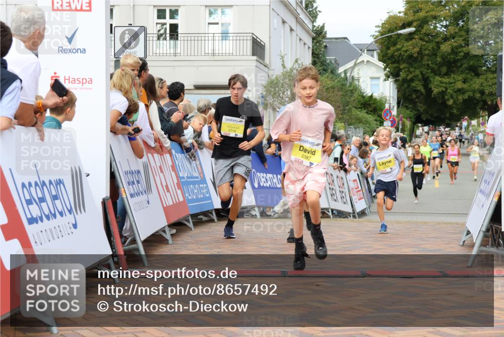 31.08.2025 - 21. Blankeneser Heldenlauf Strokosch-Dieckow http://msf.ph/oto/8657492 31.08.2025 10:28:52 Ziel 2060, 2346, 2718, 2719, 2143, 2387 meine-sportfotos.de