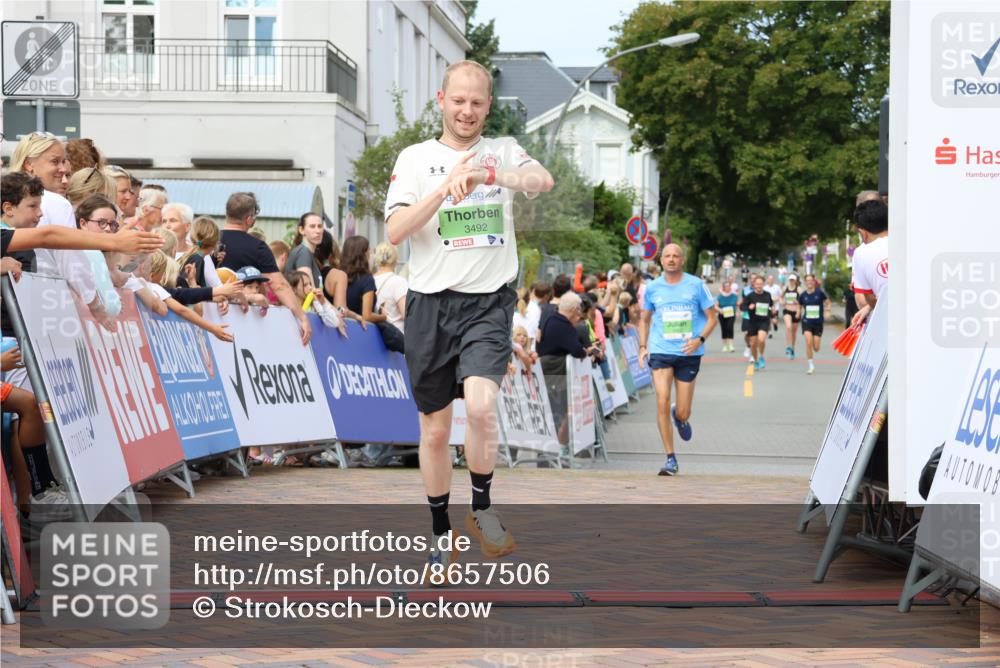 31.08.2025 - 21. Blankeneser Heldenlauf Strokosch-Dieckow http://msf.ph/oto/8657506 31.08.2025 10:54:43 Ziel 3492, 3462 meine-sportfotos.de