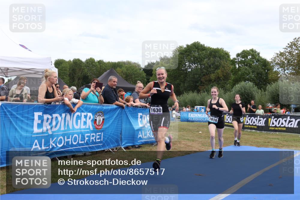 31.08.2025 - Elbe Triathlon Hamburg Strokosch-Dieckow http://msf.ph/oto/8657517 31.08.2025 12:52:48 Ziel 1616, 1617, 1630 meine-sportfotos.de