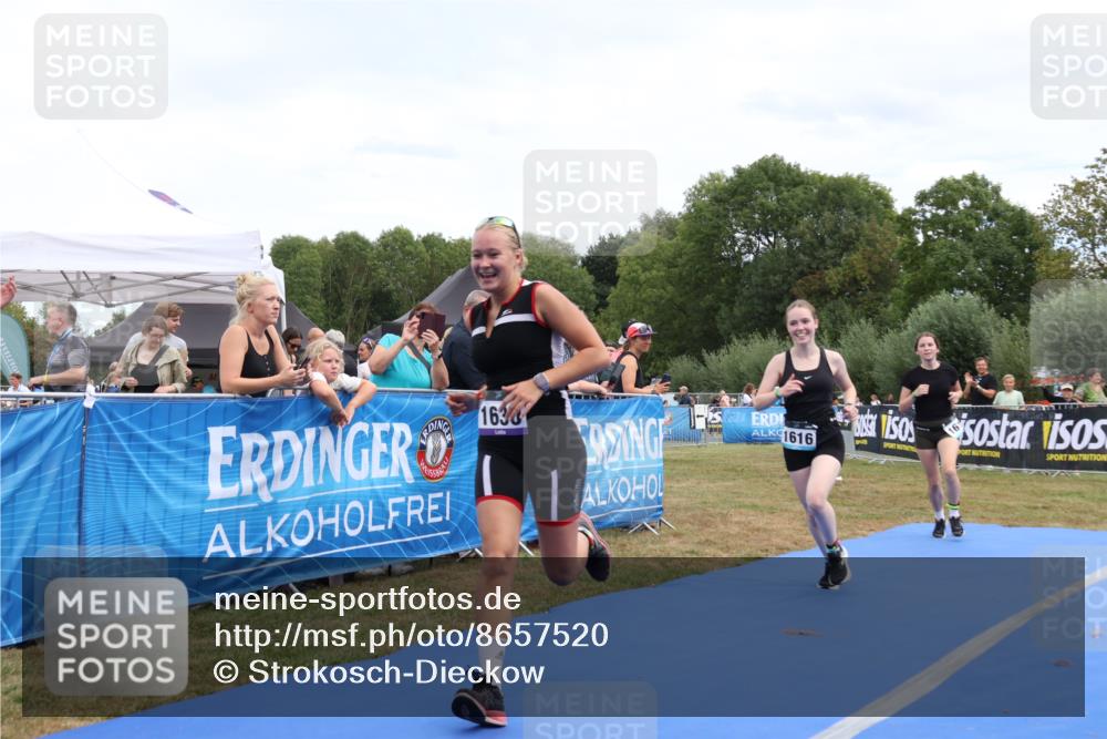 31.08.2025 - Elbe Triathlon Hamburg Strokosch-Dieckow http://msf.ph/oto/8657520 31.08.2025 12:52:49 Ziel 1616, 1617, 1630 meine-sportfotos.de