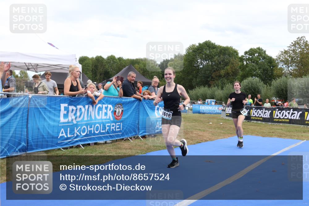 31.08.2025 - Elbe Triathlon Hamburg Strokosch-Dieckow http://msf.ph/oto/8657524 31.08.2025 12:52:49 Ziel 1616, 1617, 1630 meine-sportfotos.de