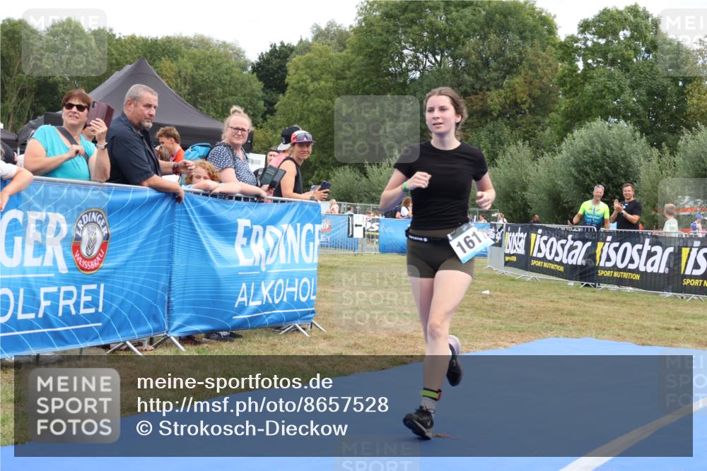 31.08.2025 - Elbe Triathlon Hamburg Strokosch-Dieckow http://msf.ph/oto/8657528 31.08.2025 12:52:50 Ziel 1616, 1617, 1630 meine-sportfotos.de