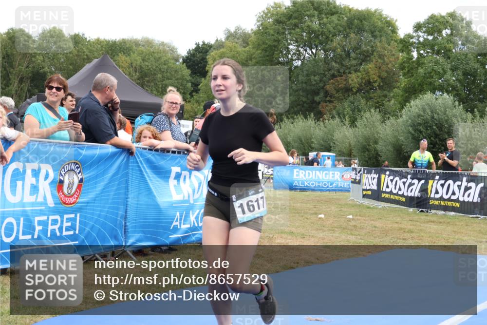 31.08.2025 - Elbe Triathlon Hamburg Strokosch-Dieckow http://msf.ph/oto/8657529 31.08.2025 12:52:51 Ziel 1616, 1617, 1630 meine-sportfotos.de