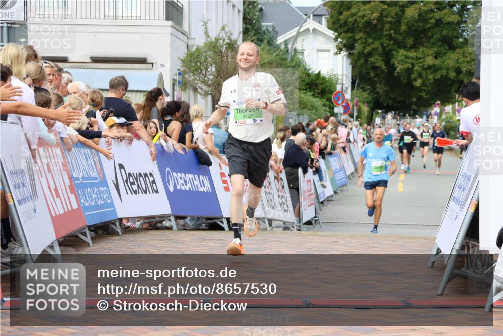 31.08.2025 - 21. Blankeneser Heldenlauf Strokosch-Dieckow http://msf.ph/oto/8657530 31.08.2025 10:54:42 Ziel 3492, 3462 meine-sportfotos.de