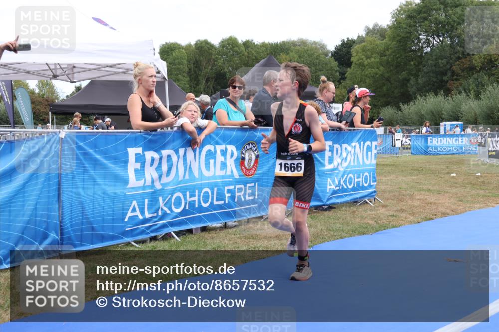 31.08.2025 - Elbe Triathlon Hamburg Strokosch-Dieckow http://msf.ph/oto/8657532 31.08.2025 12:53:03 Ziel 1666 meine-sportfotos.de