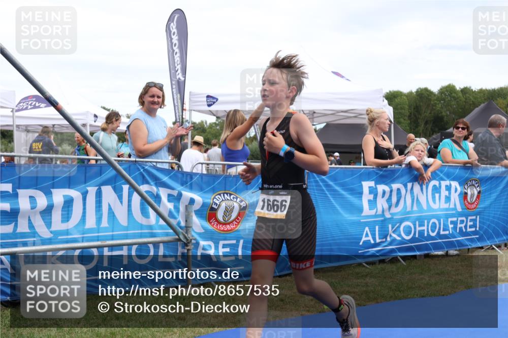 31.08.2025 - Elbe Triathlon Hamburg Strokosch-Dieckow http://msf.ph/oto/8657535 31.08.2025 12:53:04 Ziel 1666 meine-sportfotos.de