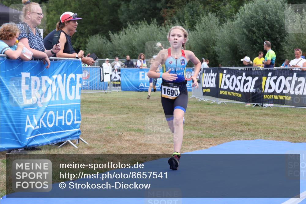 31.08.2025 - Elbe Triathlon Hamburg Strokosch-Dieckow http://msf.ph/oto/8657541 31.08.2025 12:54:49 Ziel 1689, 1690 meine-sportfotos.de