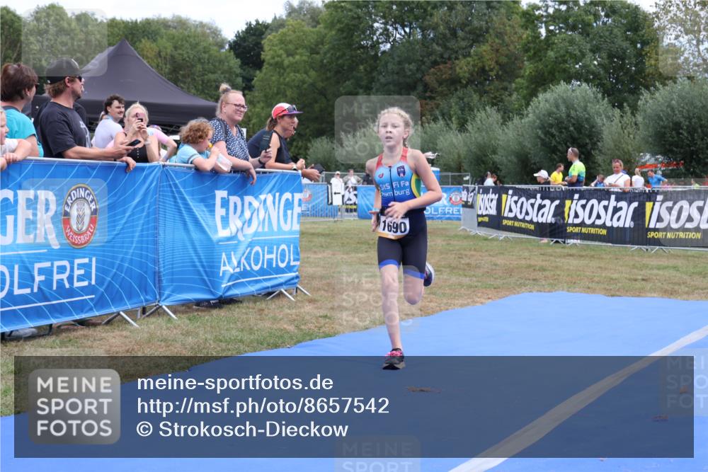 31.08.2025 - Elbe Triathlon Hamburg Strokosch-Dieckow http://msf.ph/oto/8657542 31.08.2025 12:54:50 Ziel 1689, 1690 meine-sportfotos.de