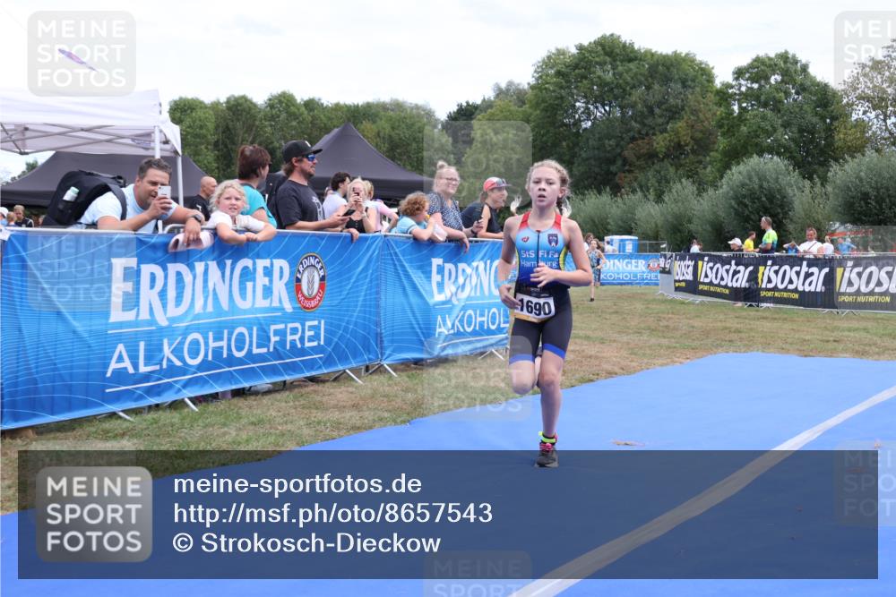 31.08.2025 - Elbe Triathlon Hamburg Strokosch-Dieckow http://msf.ph/oto/8657543 31.08.2025 12:54:50 Ziel 1689, 1690 meine-sportfotos.de