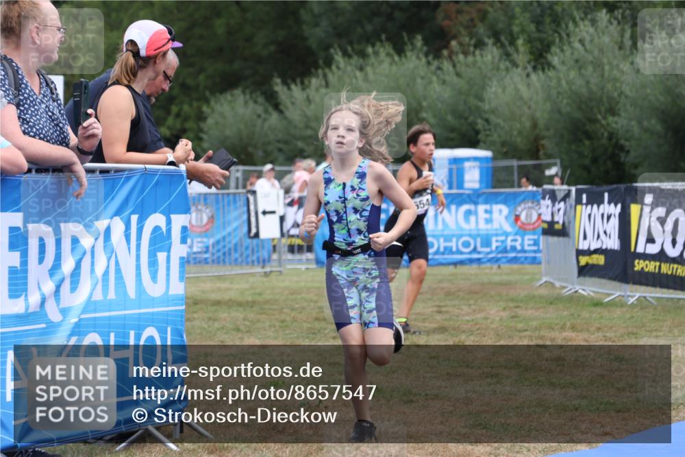 31.08.2025 - Elbe Triathlon Hamburg Strokosch-Dieckow http://msf.ph/oto/8657547 31.08.2025 12:54:54 Ziel 1689, 1690 meine-sportfotos.de