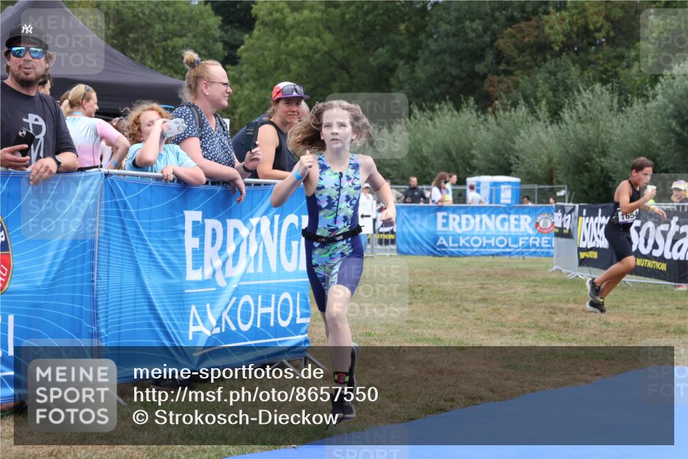 31.08.2025 - Elbe Triathlon Hamburg Strokosch-Dieckow http://msf.ph/oto/8657550 31.08.2025 12:54:55 Ziel 1689, 1690 meine-sportfotos.de