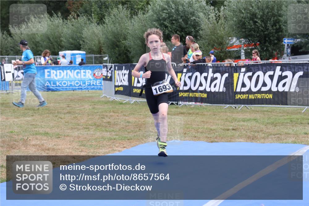 31.08.2025 - Elbe Triathlon Hamburg Strokosch-Dieckow http://msf.ph/oto/8657564 31.08.2025 12:55:34 Ziel 1557, 1662, 1693 meine-sportfotos.de