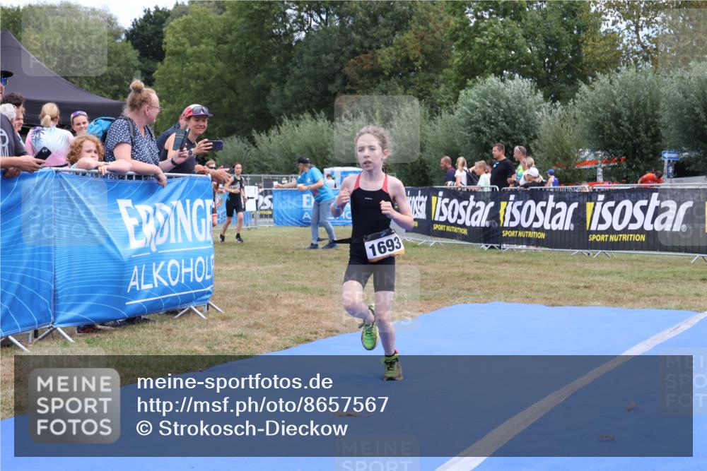 31.08.2025 - Elbe Triathlon Hamburg Strokosch-Dieckow http://msf.ph/oto/8657567 31.08.2025 12:55:35 Ziel 1557, 1662, 1693 meine-sportfotos.de