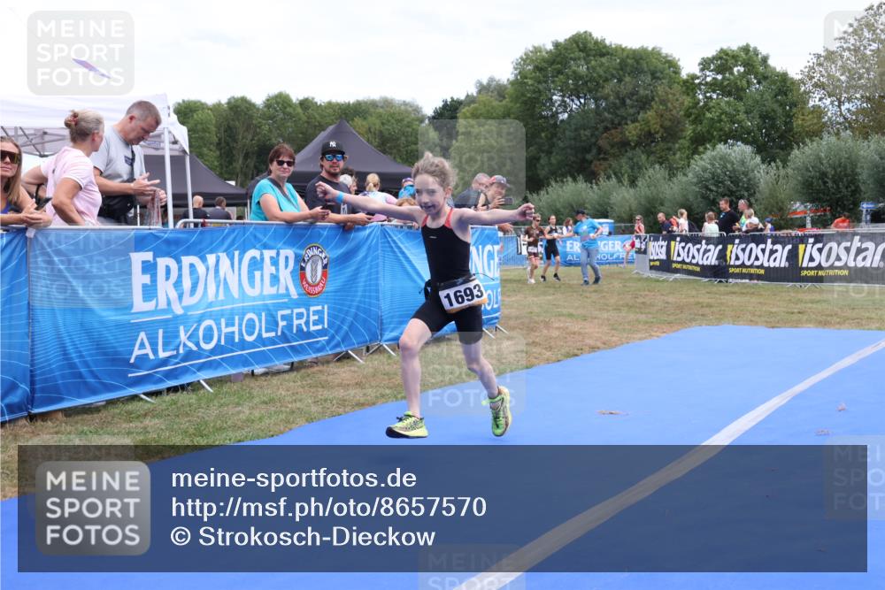31.08.2025 - Elbe Triathlon Hamburg Strokosch-Dieckow http://msf.ph/oto/8657570 31.08.2025 12:55:36 Ziel 1557, 1662, 1693 meine-sportfotos.de