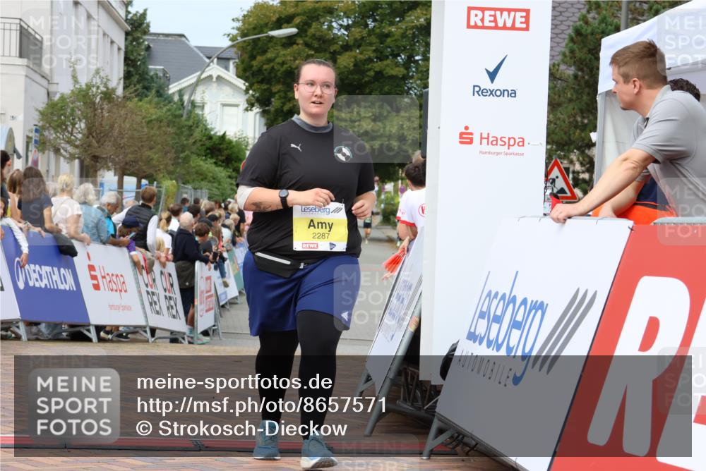 31.08.2025 - 21. Blankeneser Heldenlauf Strokosch-Dieckow http://msf.ph/oto/8657571 31.08.2025 10:54:33 Ziel 2287, 3488, 3332 meine-sportfotos.de