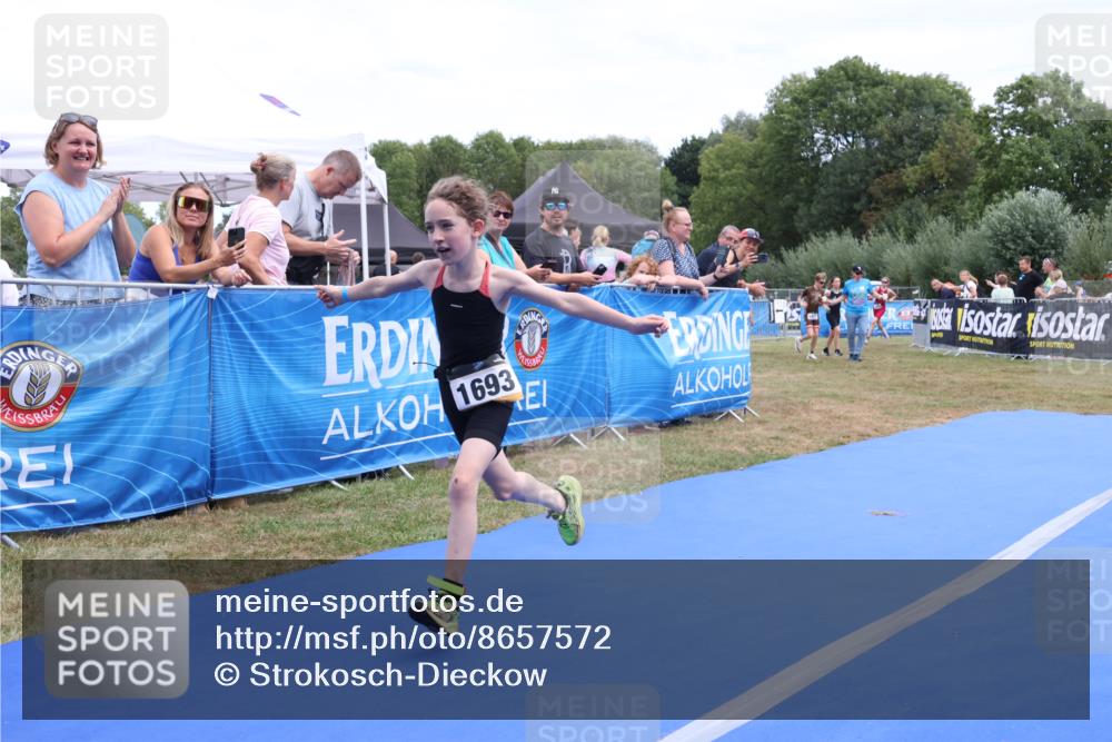 31.08.2025 - Elbe Triathlon Hamburg Strokosch-Dieckow http://msf.ph/oto/8657572 31.08.2025 12:55:36 Ziel 1557, 1662, 1693 meine-sportfotos.de