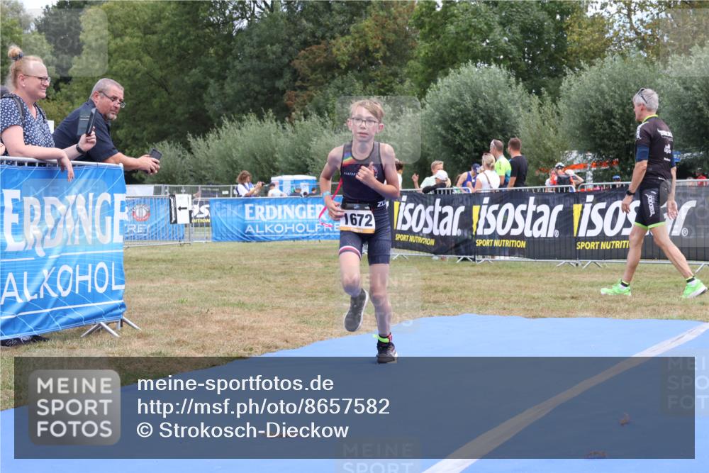 31.08.2025 - Elbe Triathlon Hamburg Strokosch-Dieckow http://msf.ph/oto/8657582 31.08.2025 12:56:26 Ziel 1672, 1674 meine-sportfotos.de