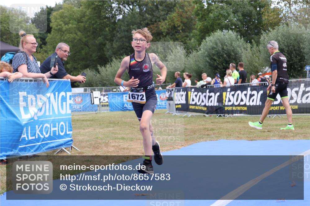 31.08.2025 - Elbe Triathlon Hamburg Strokosch-Dieckow http://msf.ph/oto/8657583 31.08.2025 12:56:26 Ziel 1672, 1674 meine-sportfotos.de