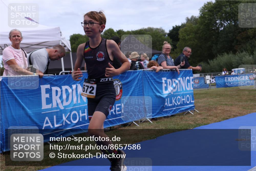 31.08.2025 - Elbe Triathlon Hamburg Strokosch-Dieckow http://msf.ph/oto/8657586 31.08.2025 12:56:28 Ziel 1672, 1674 meine-sportfotos.de