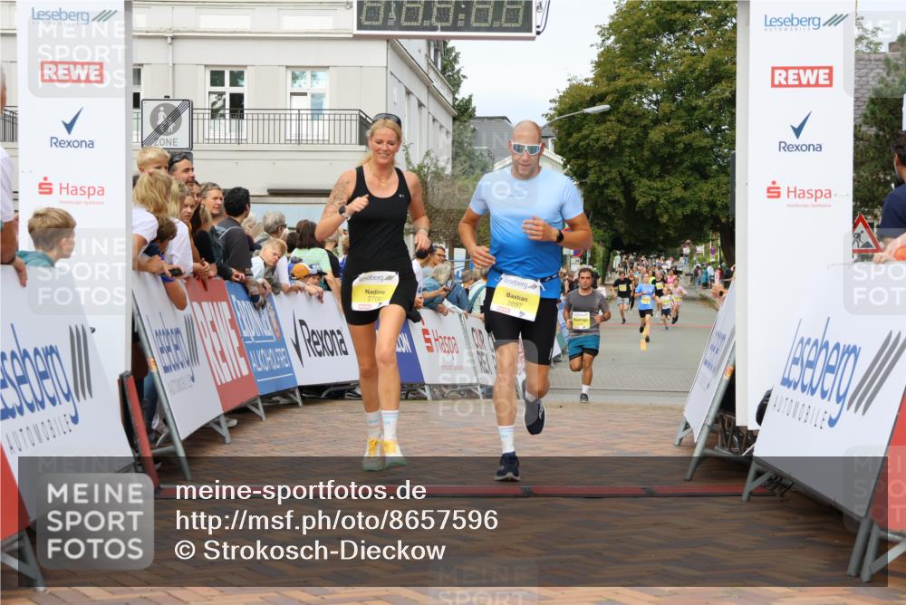31.08.2025 - 21. Blankeneser Heldenlauf Strokosch-Dieckow http://msf.ph/oto/8657596 31.08.2025 10:28:43 Ziel 2346, 2697, 2700, 2351, 2687 meine-sportfotos.de