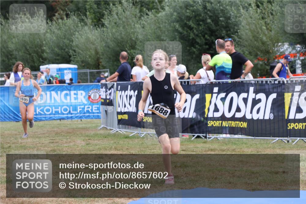 31.08.2025 - Elbe Triathlon Hamburg Strokosch-Dieckow http://msf.ph/oto/8657602 31.08.2025 12:56:59 Ziel 1649, 1688, 1695 meine-sportfotos.de