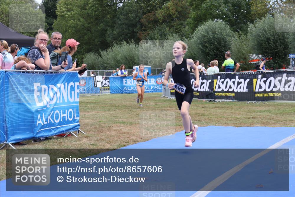31.08.2025 - Elbe Triathlon Hamburg Strokosch-Dieckow http://msf.ph/oto/8657606 31.08.2025 12:57:01 Ziel 1649, 1688, 1695 meine-sportfotos.de
