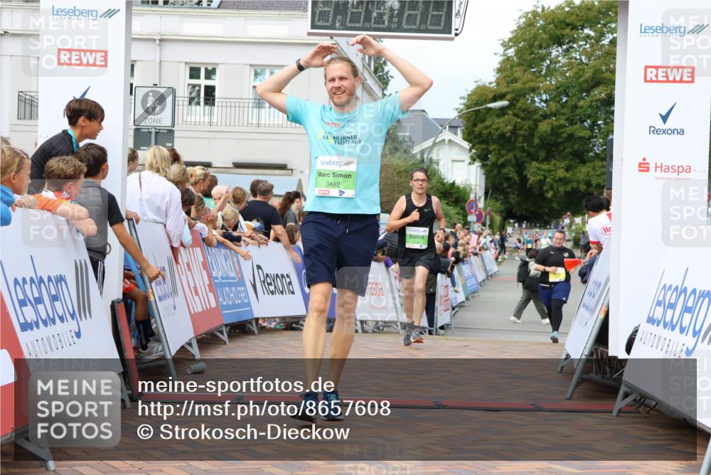 31.08.2025 - 21. Blankeneser Heldenlauf Strokosch-Dieckow http://msf.ph/oto/8657608 31.08.2025 10:54:27 Ziel 3488, 3041, 3332 meine-sportfotos.de