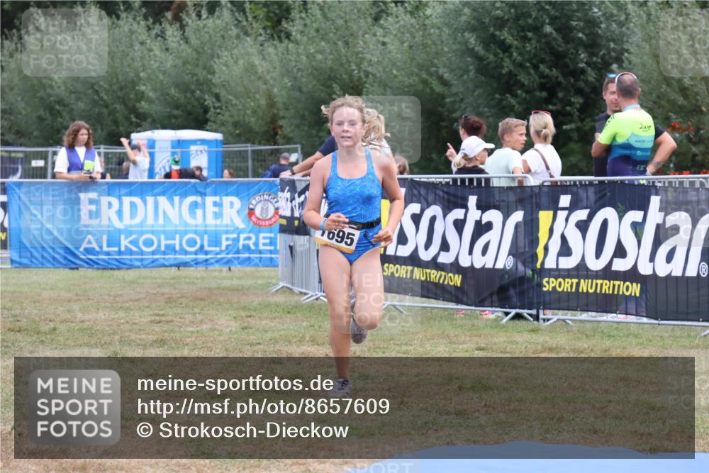 31.08.2025 - Elbe Triathlon Hamburg Strokosch-Dieckow http://msf.ph/oto/8657609 31.08.2025 12:57:03 Ziel 1688, 1695 meine-sportfotos.de