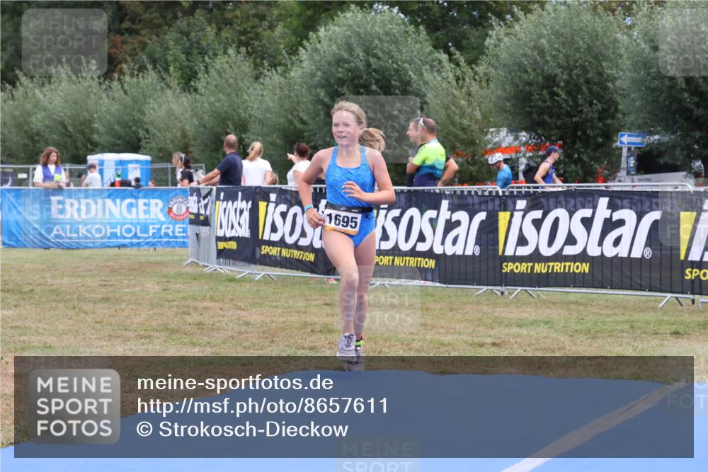 31.08.2025 - Elbe Triathlon Hamburg Strokosch-Dieckow http://msf.ph/oto/8657611 31.08.2025 12:57:04 Ziel 1688, 1695 meine-sportfotos.de