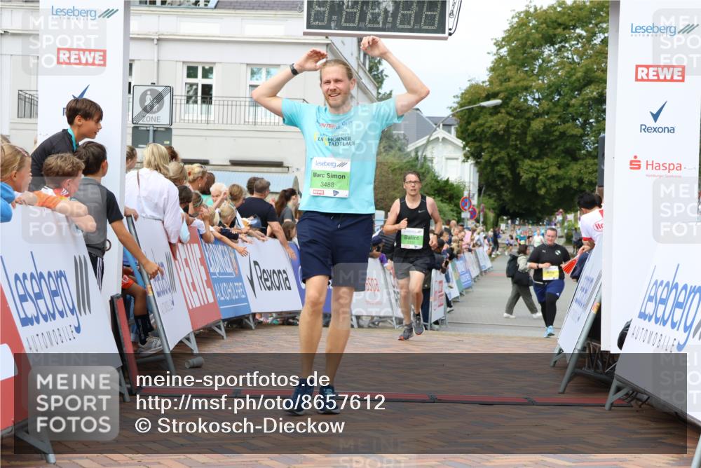 31.08.2025 - 21. Blankeneser Heldenlauf Strokosch-Dieckow http://msf.ph/oto/8657612 31.08.2025 10:54:26 Ziel 3488, 3041, 3632, 3332 meine-sportfotos.de