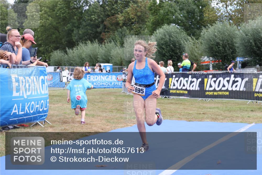 31.08.2025 - Elbe Triathlon Hamburg Strokosch-Dieckow http://msf.ph/oto/8657613 31.08.2025 12:57:06 Ziel 1688, 1695 meine-sportfotos.de