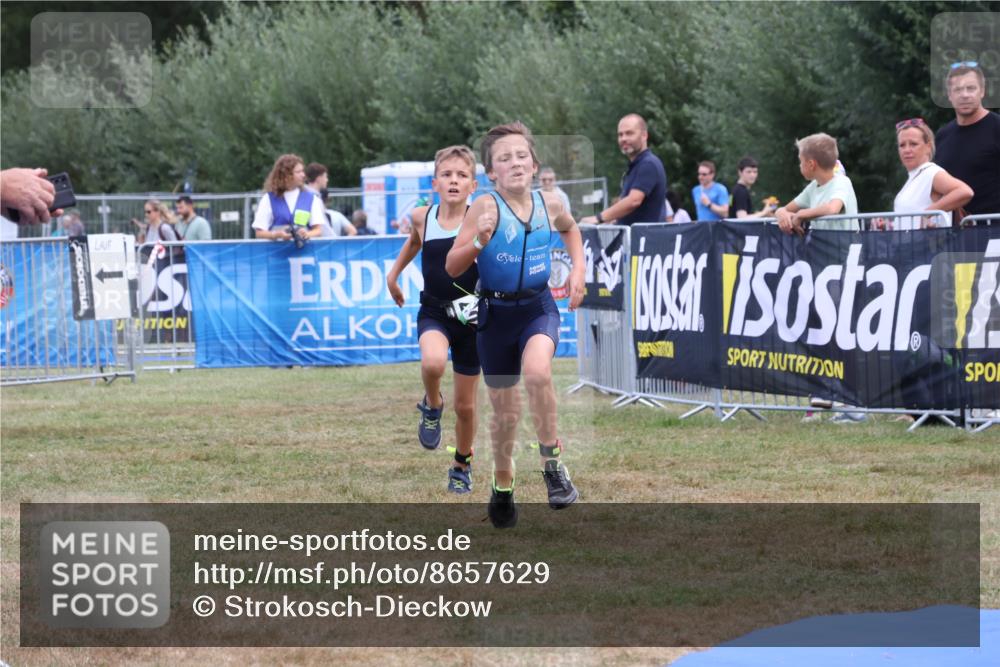 31.08.2025 - Elbe Triathlon Hamburg Strokosch-Dieckow http://msf.ph/oto/8657629 31.08.2025 12:57:55 Ziel 1650, 1707, 1714 meine-sportfotos.de