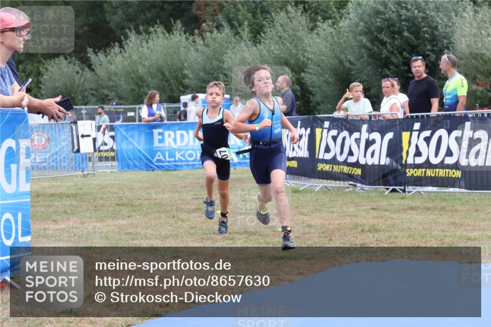 31.08.2025 - Elbe Triathlon Hamburg Strokosch-Dieckow http://msf.ph/oto/8657630 31.08.2025 12:57:55 Ziel 1650, 1707, 1714 meine-sportfotos.de