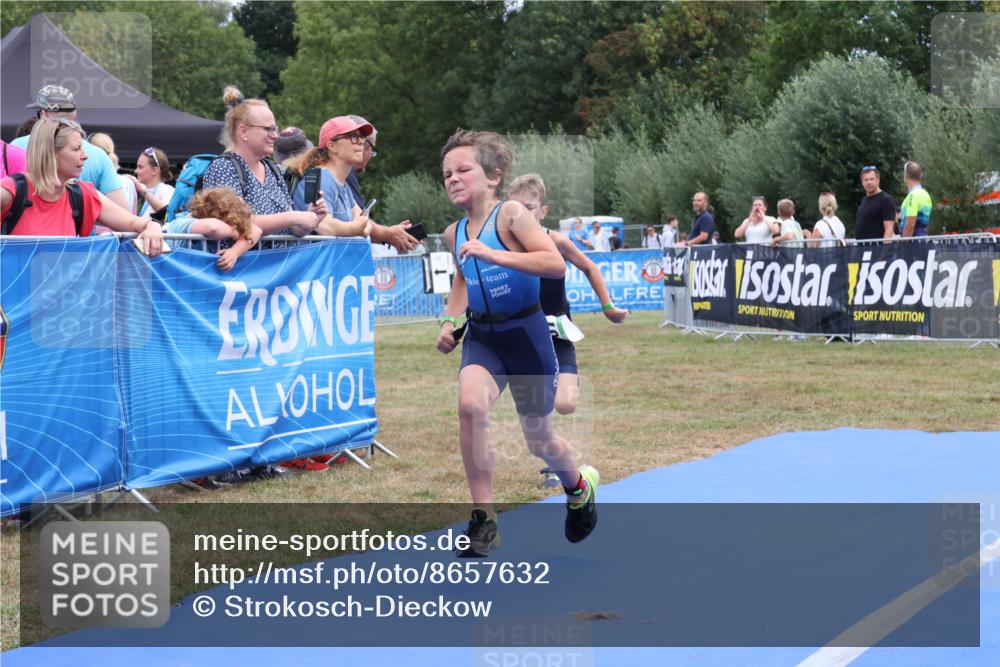 31.08.2025 - Elbe Triathlon Hamburg Strokosch-Dieckow http://msf.ph/oto/8657632 31.08.2025 12:57:57 Ziel 1650, 1707, 1714 meine-sportfotos.de