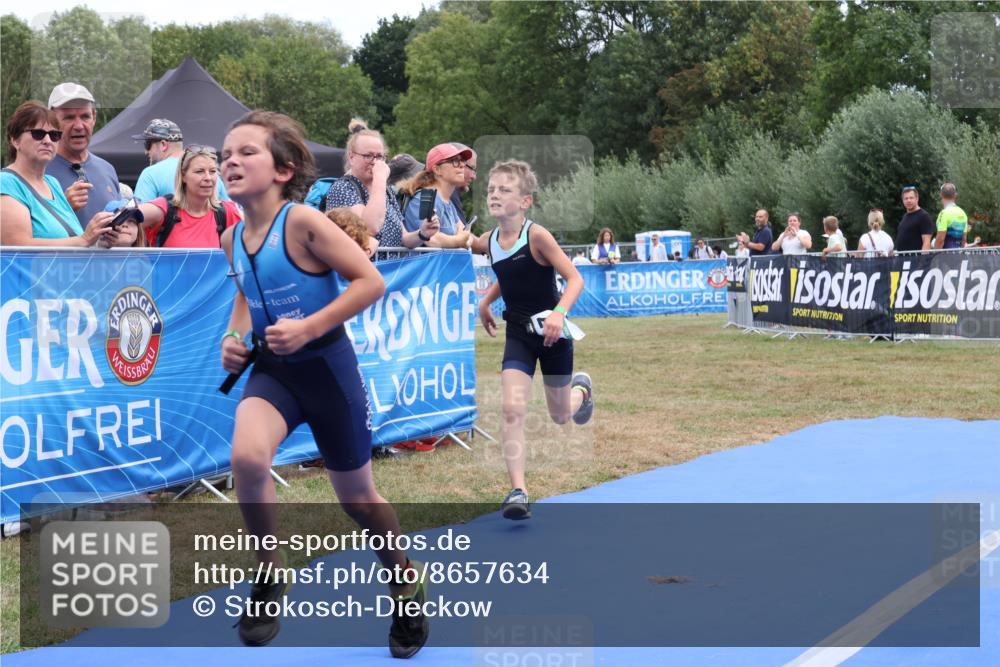 31.08.2025 - Elbe Triathlon Hamburg Strokosch-Dieckow http://msf.ph/oto/8657634 31.08.2025 12:57:57 Ziel 1650, 1707, 1714 meine-sportfotos.de