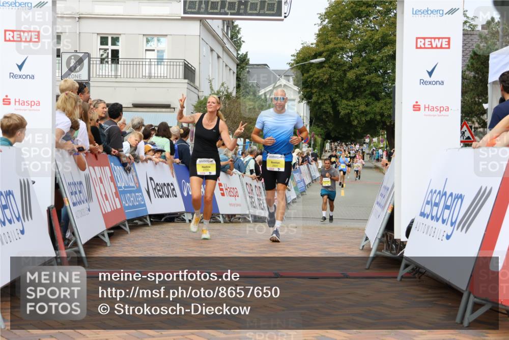 31.08.2025 - 21. Blankeneser Heldenlauf Strokosch-Dieckow http://msf.ph/oto/8657650 31.08.2025 10:28:41 Ziel 2727, 2697, 2700, 2351, 2687 meine-sportfotos.de