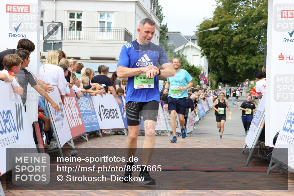 31.08.2025 - 21. Blankeneser Heldenlauf Strokosch-Dieckow http://msf.ph/oto/8657665 31.08.2025 10:54:23 Ziel 3488, 3538, 3041, 3632 meine-sportfotos.de