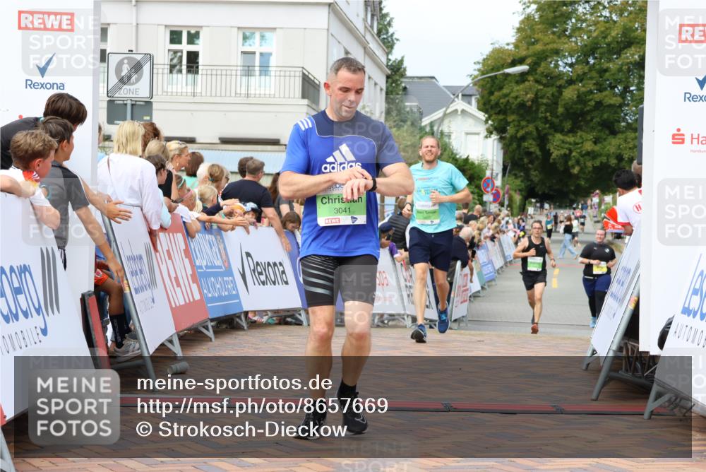 31.08.2025 - 21. Blankeneser Heldenlauf Strokosch-Dieckow http://msf.ph/oto/8657669 31.08.2025 10:54:23 Ziel 3488, 3538, 3041, 3632 meine-sportfotos.de