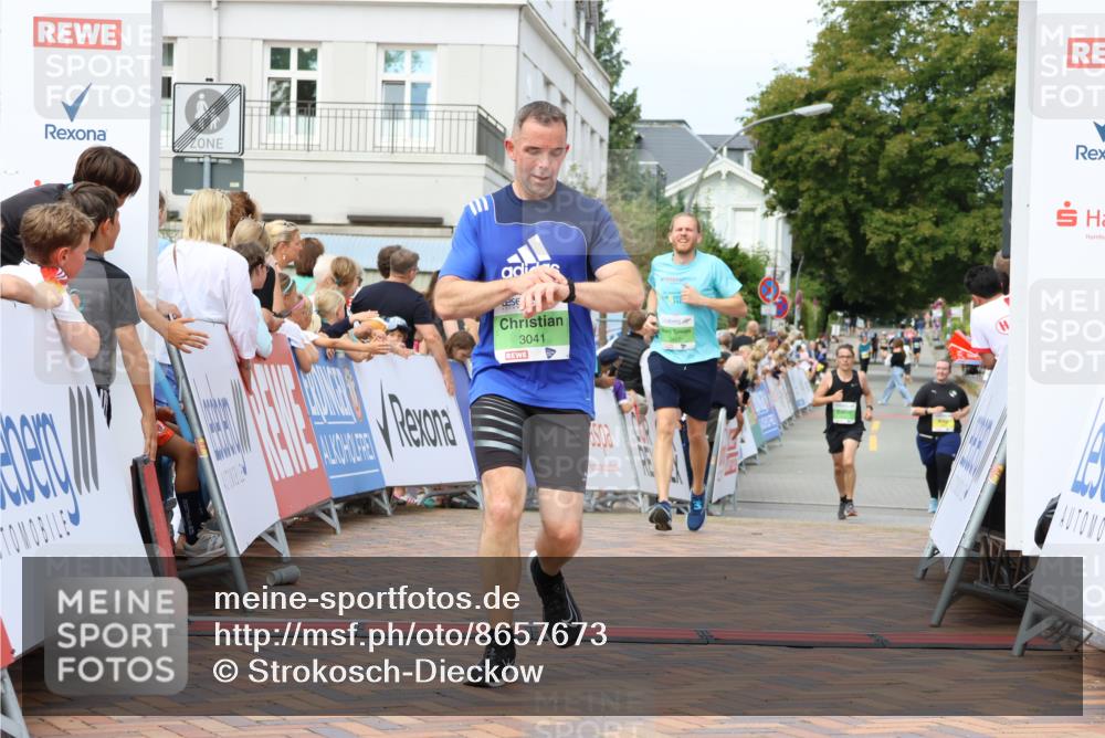 31.08.2025 - 21. Blankeneser Heldenlauf Strokosch-Dieckow http://msf.ph/oto/8657673 31.08.2025 10:54:23 Ziel 3488, 3538, 3041, 3632 meine-sportfotos.de