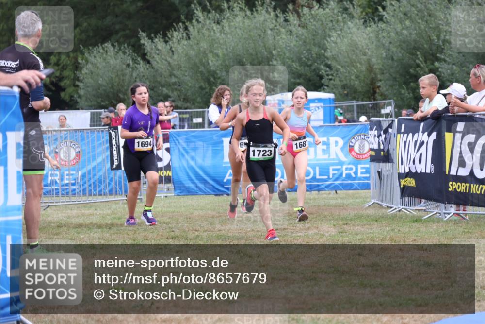 31.08.2025 - Elbe Triathlon Hamburg Strokosch-Dieckow http://msf.ph/oto/8657679 31.08.2025 12:58:51 Ziel 1667, 1687, 1696 meine-sportfotos.de