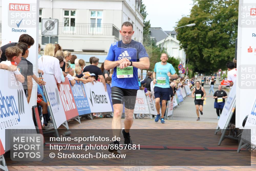 31.08.2025 - 21. Blankeneser Heldenlauf Strokosch-Dieckow http://msf.ph/oto/8657681 31.08.2025 10:54:23 Ziel 3488, 3538, 3041, 3632 meine-sportfotos.de