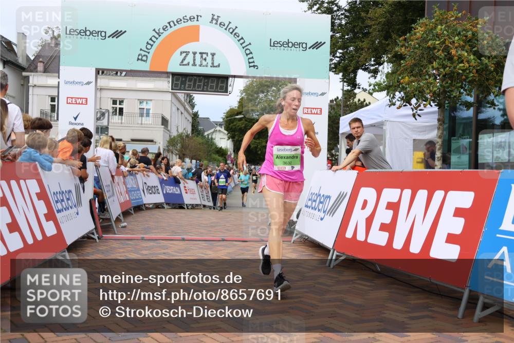 31.08.2025 - 21. Blankeneser Heldenlauf Strokosch-Dieckow http://msf.ph/oto/8657691 31.08.2025 10:54:19 Ziel 3506, 3538, 3041, 3632 meine-sportfotos.de