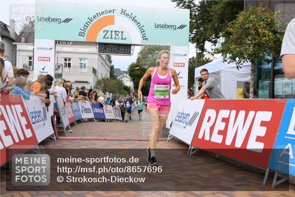 31.08.2025 - 21. Blankeneser Heldenlauf Strokosch-Dieckow http://msf.ph/oto/8657696 31.08.2025 10:54:19 Ziel 3506, 3538, 3041, 3632 meine-sportfotos.de