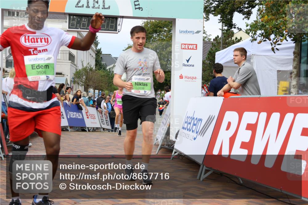 31.08.2025 - 21. Blankeneser Heldenlauf Strokosch-Dieckow http://msf.ph/oto/8657716 31.08.2025 10:54:16 Ziel 3506, 3538, 3632 meine-sportfotos.de